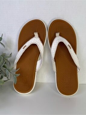 KuaiLu Women's Comfortable Flip Flop Sandals Women’s Size 9 White & Tan Beach